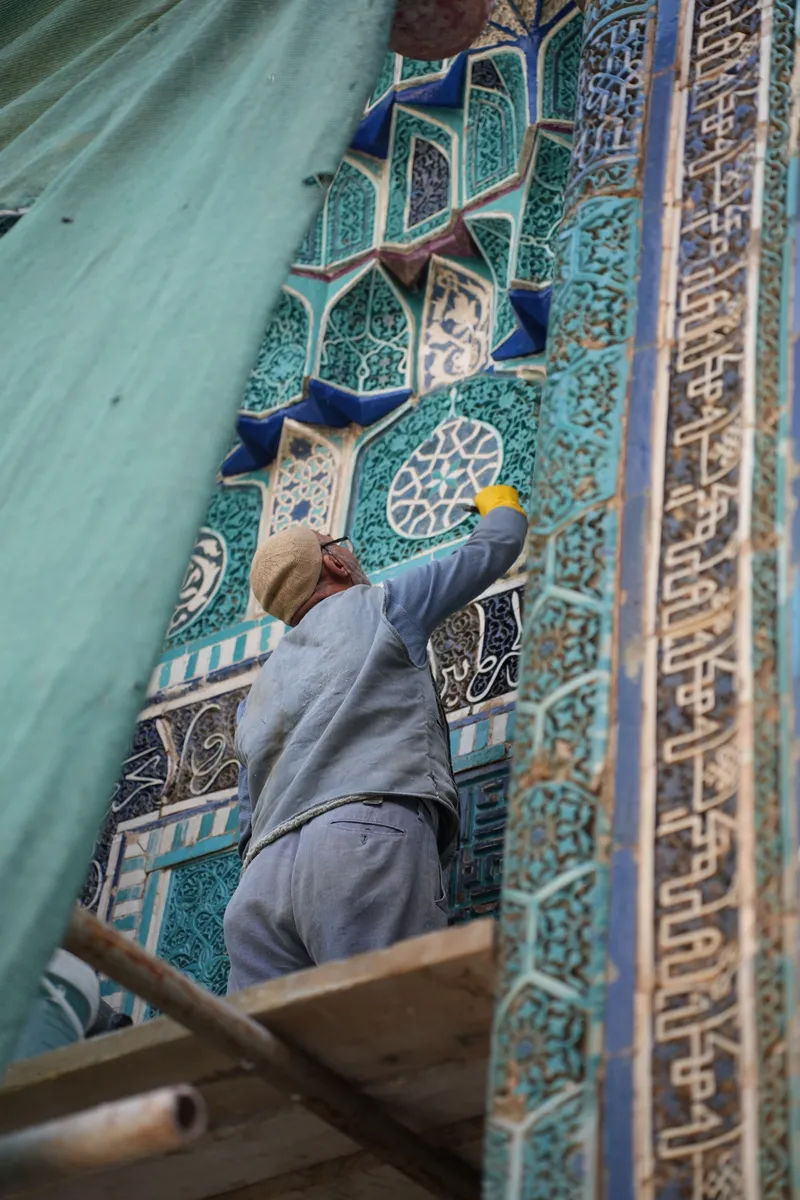 Restoring mosaic tiles